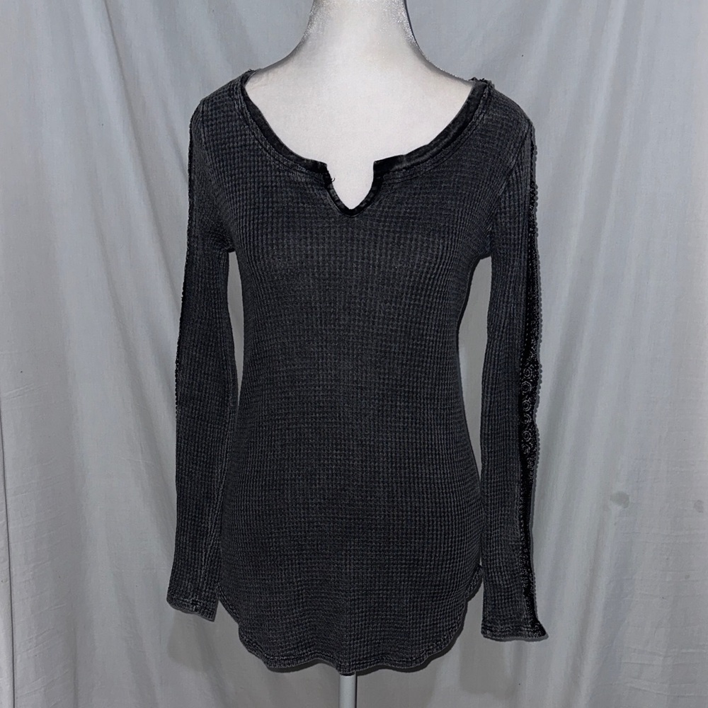 dark gray Altar'd State waffle knit v neck long sleeve top size xs